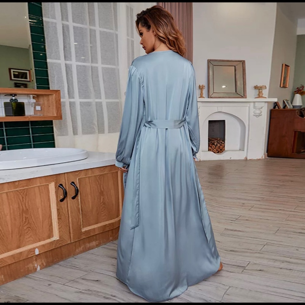 Womens Luxurious Robe - Picture 2 of 3